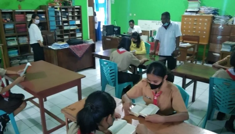 Tinggi, Minat Baca Buku Siswi SMP Negeri 1 Maumere di Masa Pandemi Covid-19