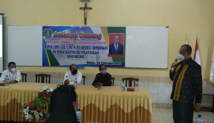 Wow, Guru Smater Maumere Jelaskan Program Pertukaran Pelajar ke Luar Negeri dalam Bahasa Jerman di Hadapan Kadis PK NTT