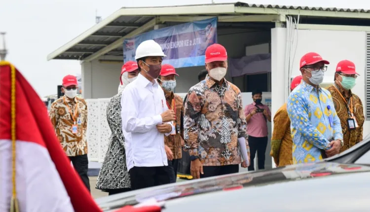 Lepas Ekspor Mobil Perdana ke Australia, Jokowi: Ini Bukti Kualifikasi SDM Indonesia Sangat Baik