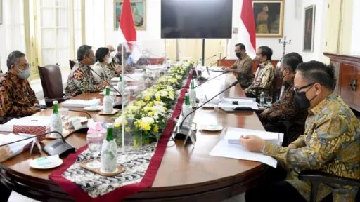 Jokowi Terima Paniatia Seleksi Pemilihan Calon Anggota Dewan Komisioner OJK