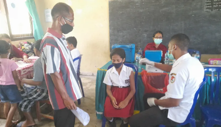 Percepat Vaksinasi Pelajar di Kabupaten Sikka, SDK Nita I Berkolaborasi dengan Tenaga Kesehatan Sukseskan Penyuntikan Dosis I