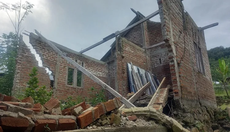 1 Rumah di Dusun Tado Roboh, 3 Rusak Berat, 7 Rusak Ringan