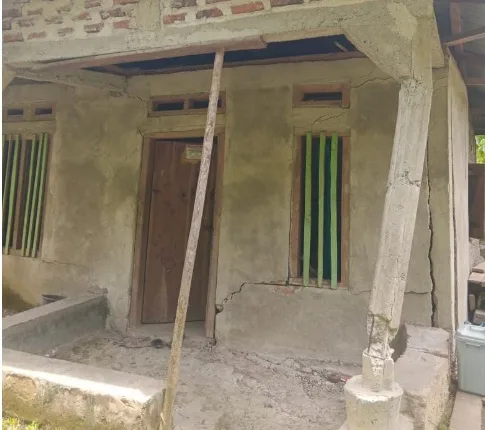 Rumah Warga Dusun Tado Nyaris Ambruk
