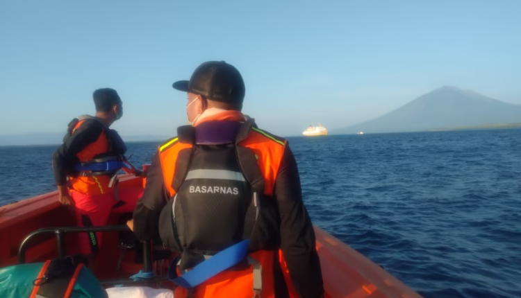 Muat 784 Penumpang, Kapal Sirimau Kandas di Selat Witihama Flores
