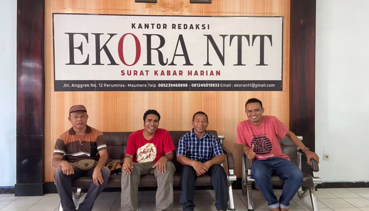 Jurnalis Warga Pena Inklusi Sikka Dalami Penulisan Feature dan Opini di Kantor Redaksi Ekora NTT