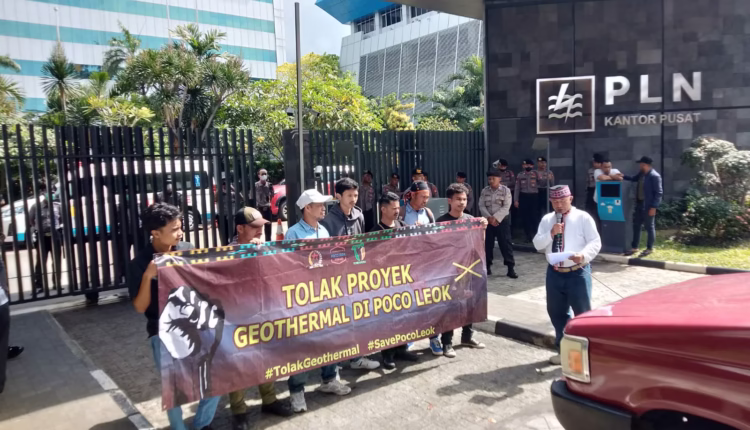 Aksi Penolakan Rencana Proyek Penambangan Panas Bumi di Poco Leok dan Pulau Flores