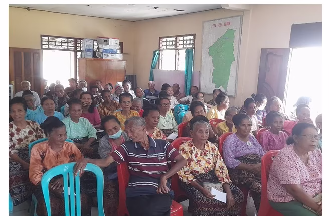 Puluhan Lansia Desa Tebuk dan Koting B Ikut Sosialisasi Draft Peraturan Bupati Sikka Tentang Komisi Daerah Lanjut Usia