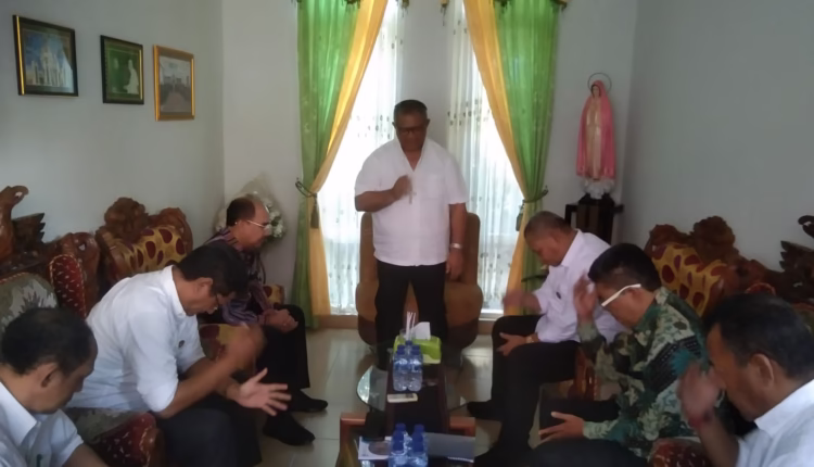 Maju Caleg DPR RI dari Perindo, Dr. Roy Rening Minta Restu dan Berkat Uskup Sedaratan Flores dan Lembata