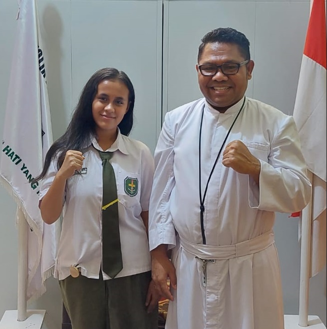 Wow, Siswi Kelas XI SMAK Frateran Maumere Lolos Beasiswa ke Jerman, dan Siswi Kelas XII Lulus Beasiswa Berprestasi ke UI