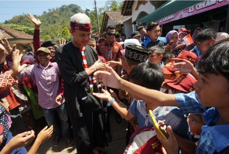 Ganjar Pranowo Disambut Antusias Ribuan Masyarakat Di Temanggung ...