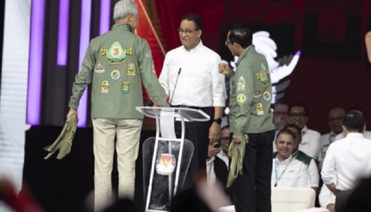 Ganjar Gulirkan Hak Angket, Jokowi Lantik AHY Jadi Menteri
