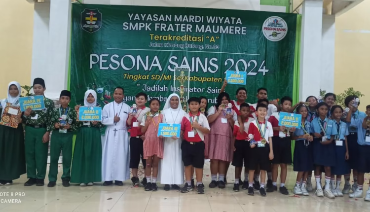 SDK Maria Ferrari Boyong Piala Bergilir Pesona Sains SMPK Frater Maumere