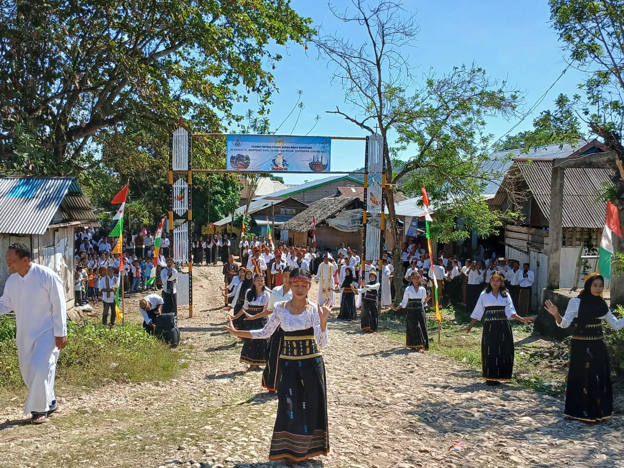 Elemen Umat Islam Terlibat Aktif dalam Prosesi Penerimaan Bunda Maria Festival Golo Koe di Bari Kabupaten Manggarai Barat
