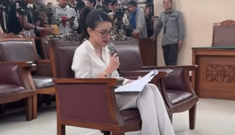 Kangen Anak-Anak, Nikita Mirzani Menangis di Persidangan Eksepsi