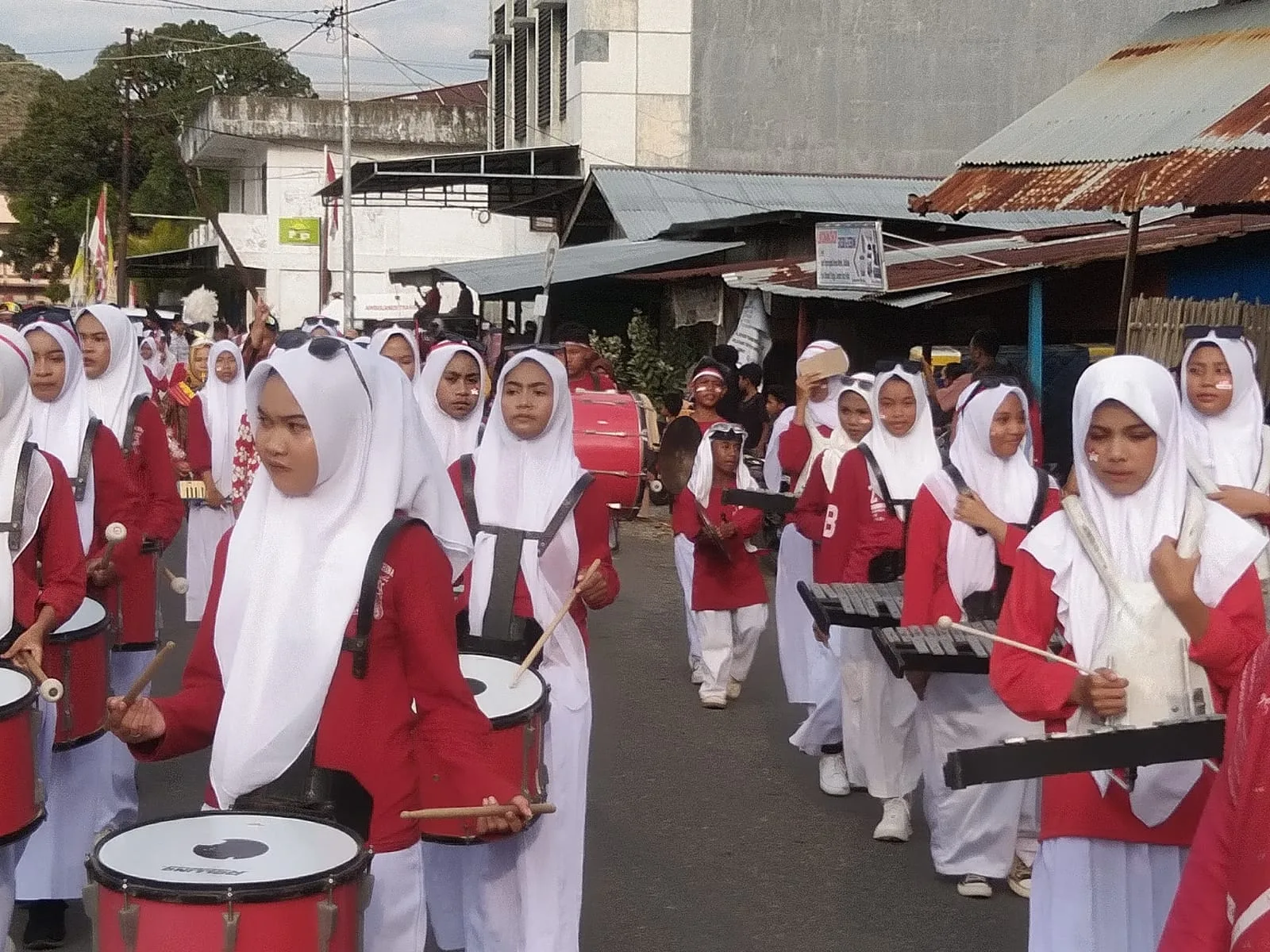 Kampanye Ekologi Warnai Pawai Karnaval Meriahkan HUT RI ke-80 Tingkat Kecamatan Reok