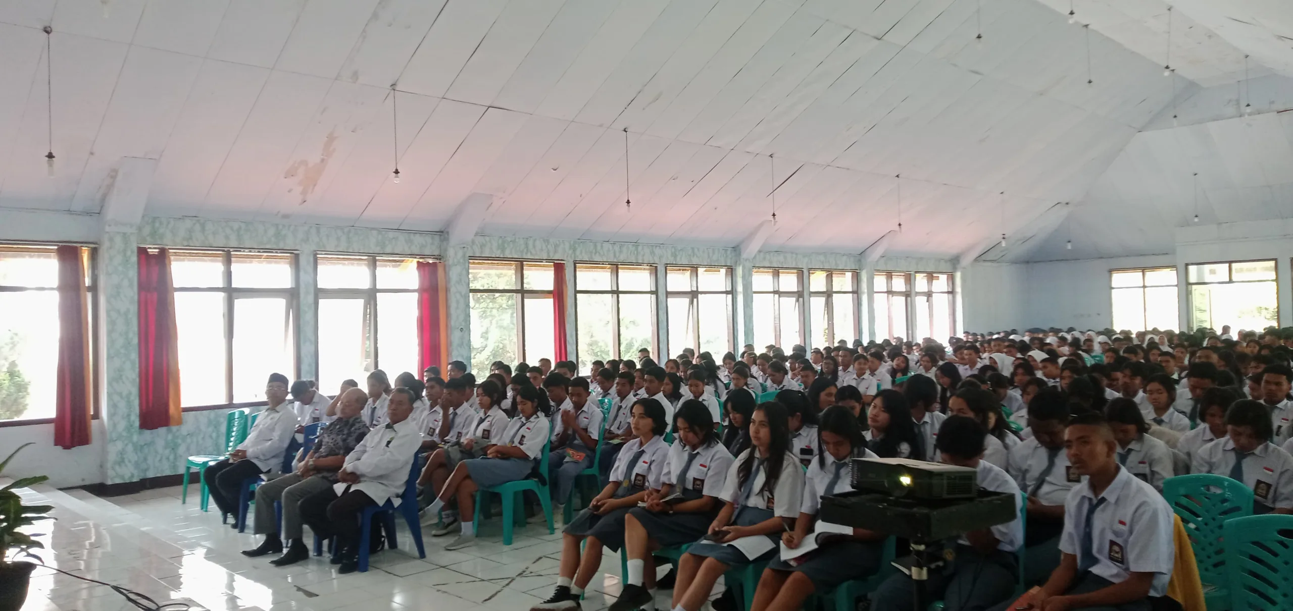 Kakankemenag Manggarai Beberkan Tujuh Esensi Keagamaan dan Penguatan Moderasi Beragama di Hadapan Ribuan Siswa SLTA