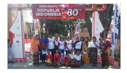 Sambut HUT RI ke-80 Kelurahan Wuring-Sikka Rias Gapura dan Hasilkan Yel-Yel Seru