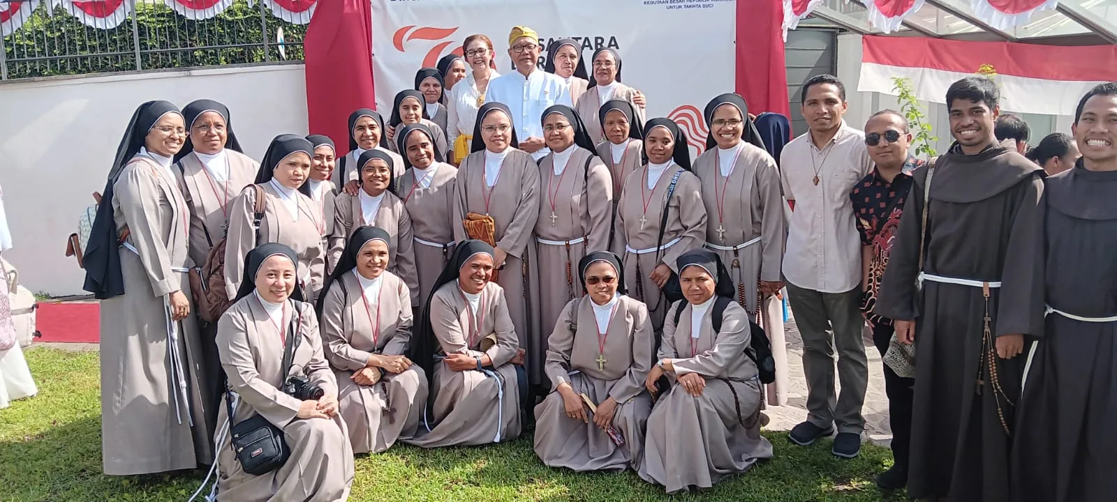 Suster Evi Biarawati Kongregasi Suare Francescane Dei Sacri Cueri Asal Wae Rii Total Mengabdi Bagi Para Jompo di Italia