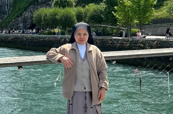 Suster Evi Biarawati Kongregasi Suare Francescane Dei Sacri Cueri Asal Wae Rii Total Mengabdi Bagi Para Jompo di Italia