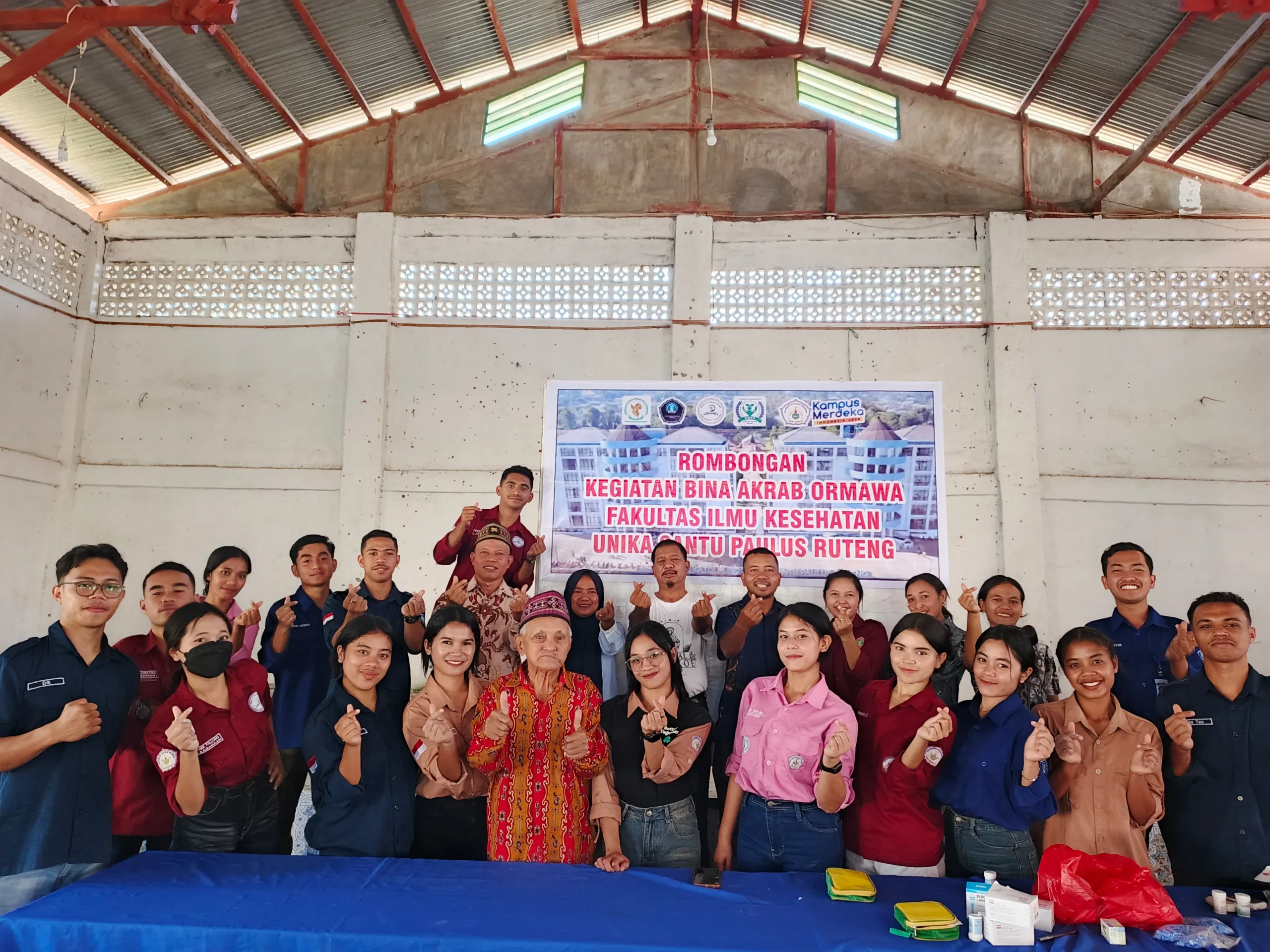Mahasiswa Tiga Prodi Fakultas Ilmu Kesehatan Unika St. Paulus Ruteng Gelar Pemeriksaan Kesehatan Gratis di Paroki Reo